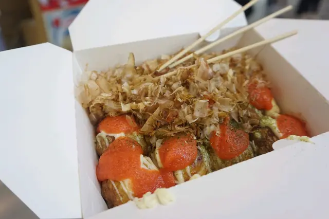 章魚燒口感軟綿，入面勁大粒章魚，非常足料🤤