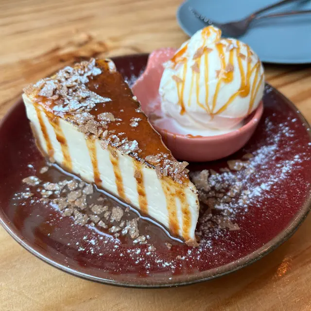 紐約芝士蛋糕配自家製龍舌蘭焦糖醬