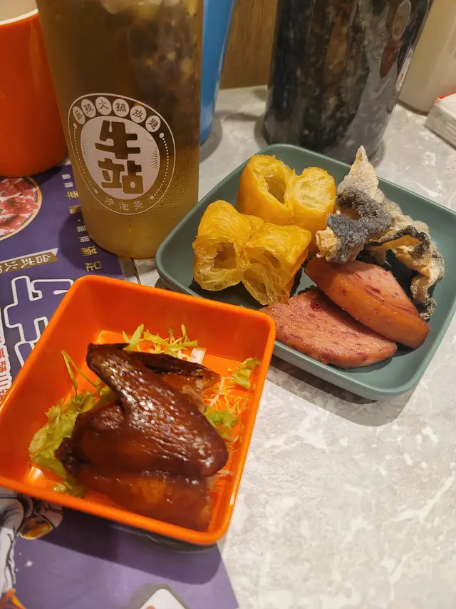 乳鴿、油炸鬼、午餐肉、炸魚皮
