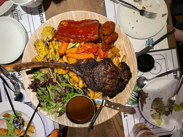 Tomahawk  Steak  Combo  斧頭扒套餐  (4-6人份）