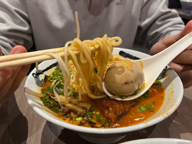 味玉辣麻味噌拉麵