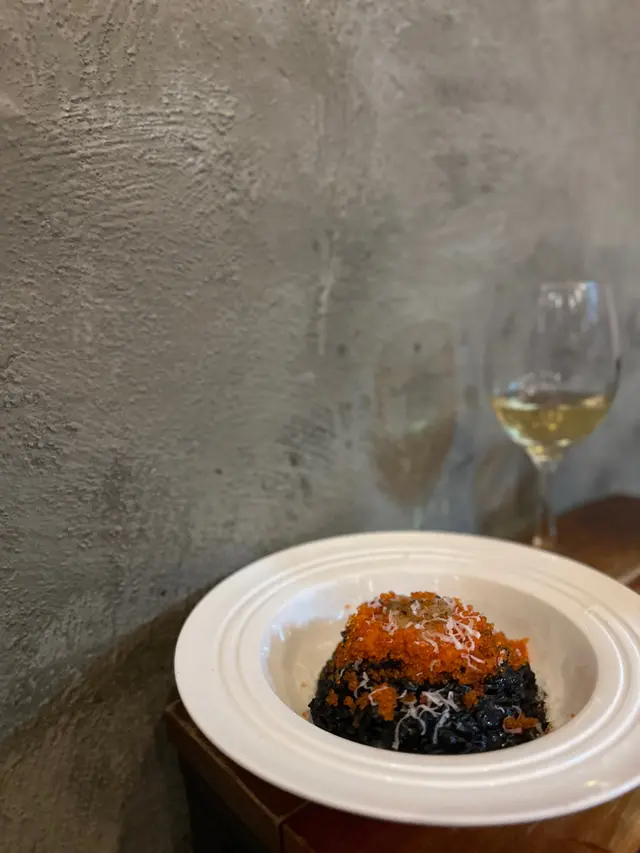 香煎大啡菇蟹肉蜆肉墨汁意大利飯