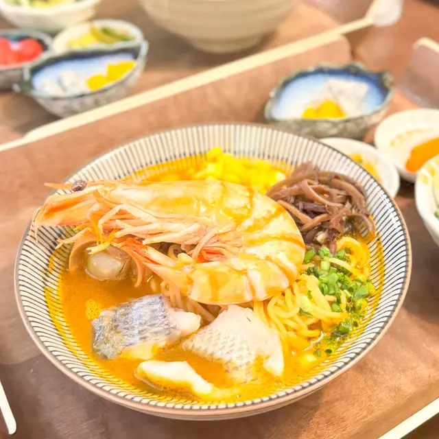 特大海蝦配招牌特濃鮮蝦湯麵