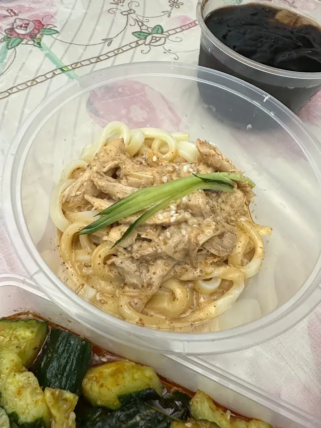 手撕雞撈烏冬 