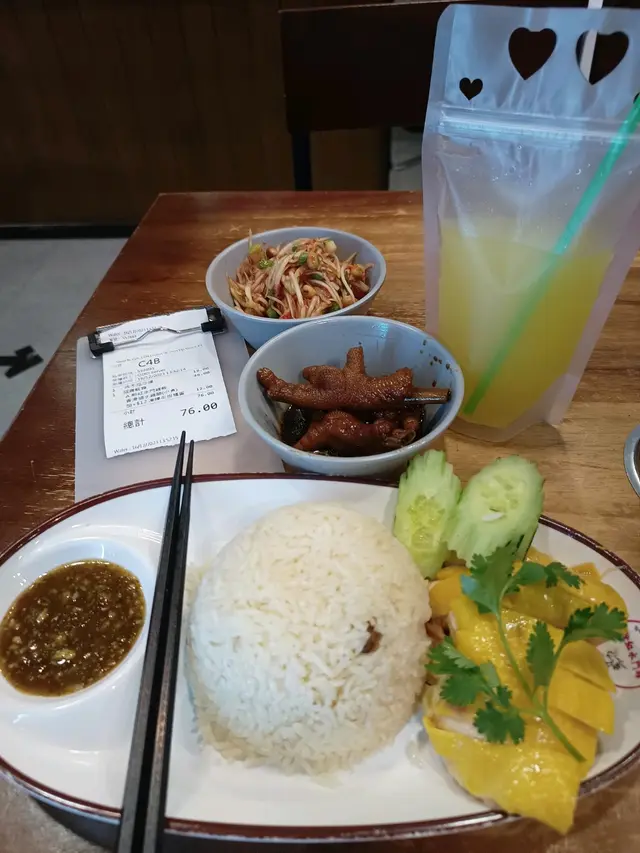 $46招牌飯粉紅水門雞連小食(鹵水雞腳),$12加配陳年柑橘蜜