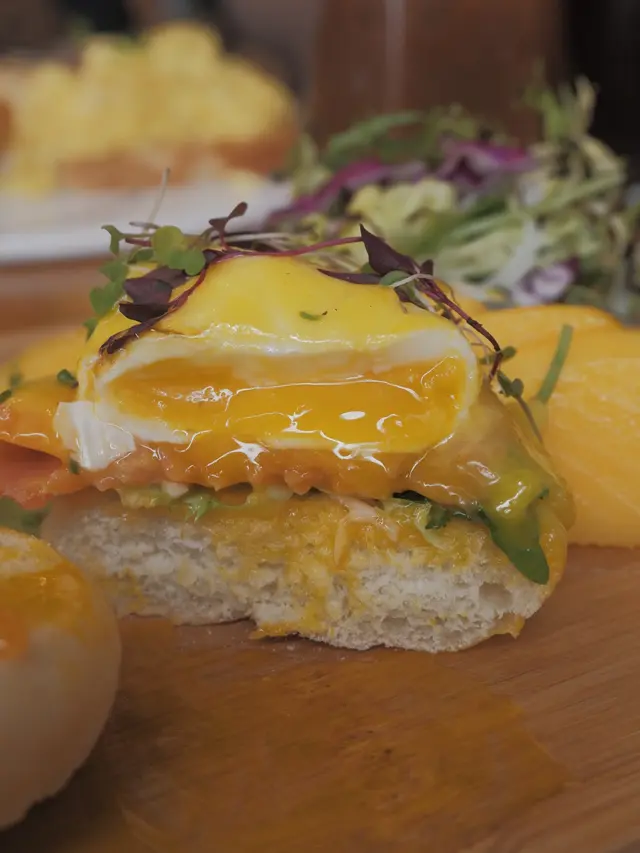Egg Benedict with Smoked Salmon