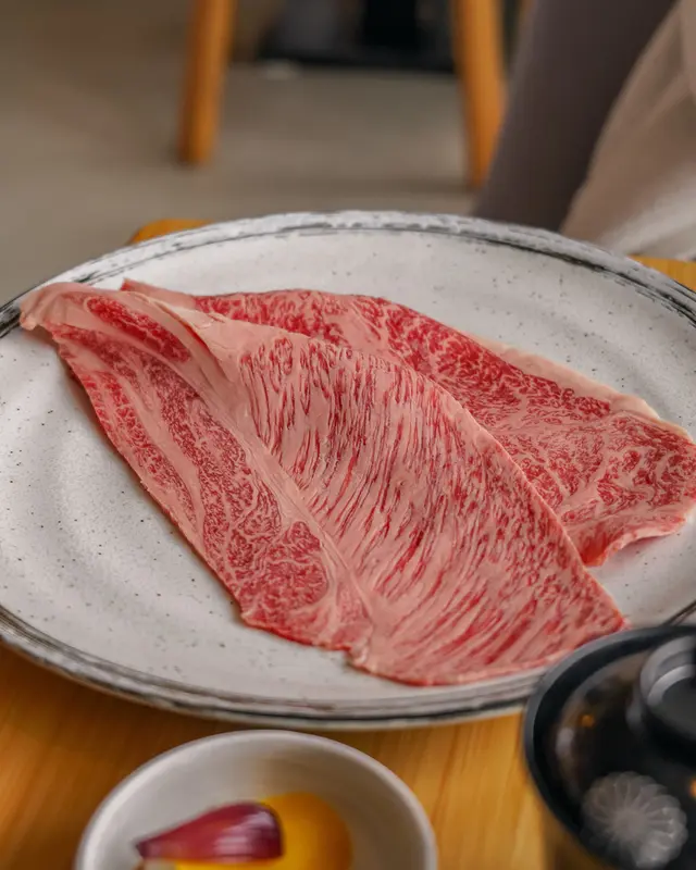 壽喜燒A5和牛嚴選部位2片及野菜盛