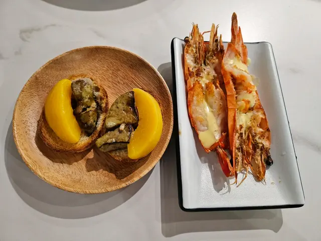 鵝肝多士、蒜蓉牛油燒海蝦