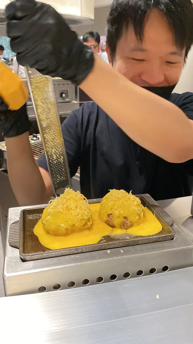 套餐價，師傅喺你面前淋芝士🧀汁同手刨車打芝士🧀