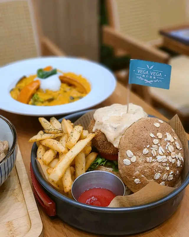 吉列大蘑菇漢堡 配炸薯皇