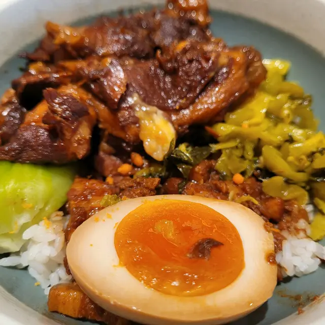 慢煮豬軟骨滷肉飯