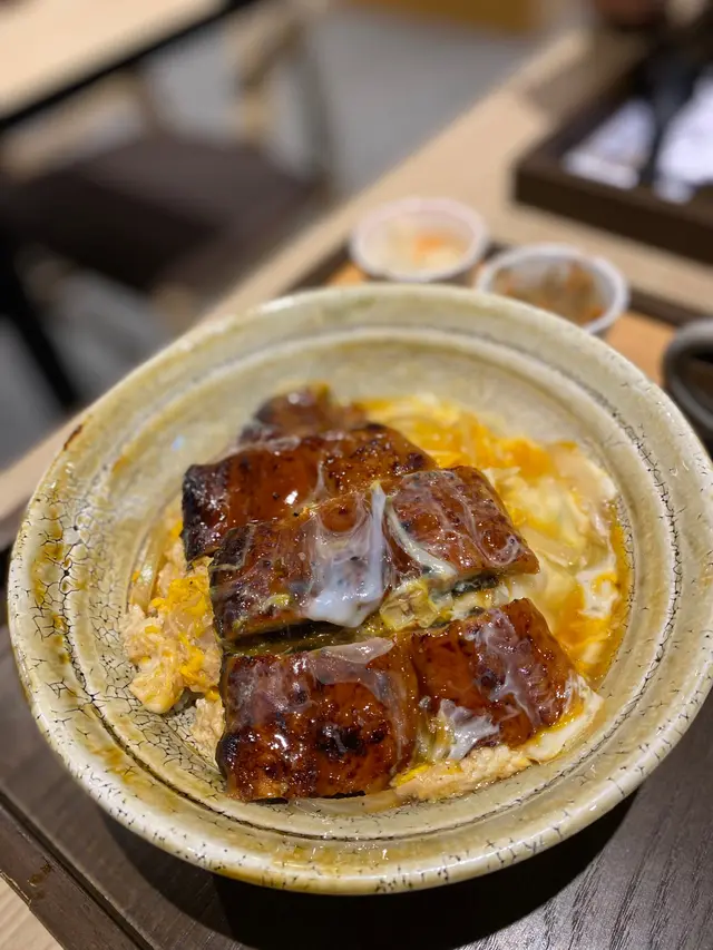 鰻魚滑蛋丼