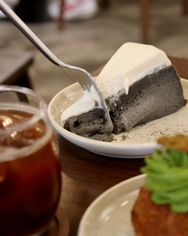 黑芝麻白玉芝士蛋糕