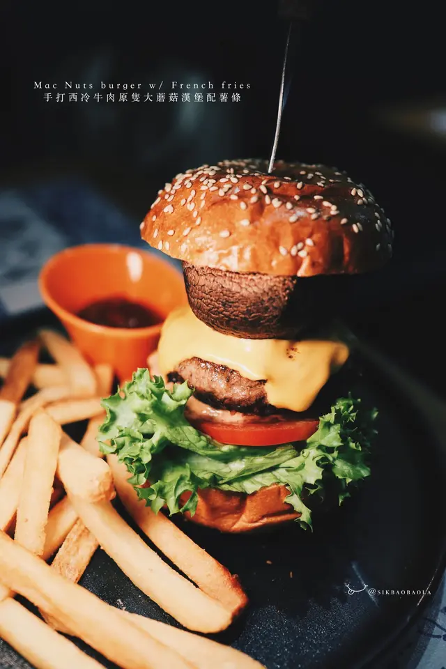 手打西冷牛肉原隻大蘑菇漢堡配薯條