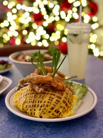 Omelet Pad Thai with Fried Tiger Prawns