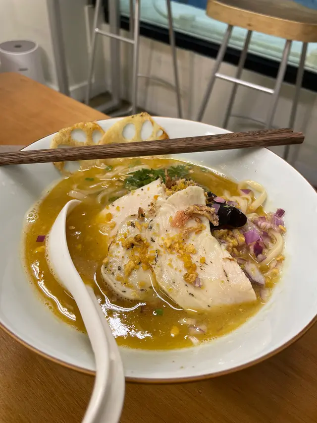 六游香辣雞湯上海麵