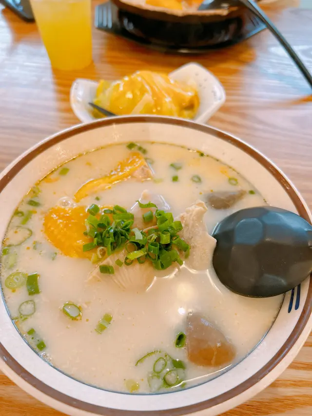 星加坡胡椒豬肚雞米線