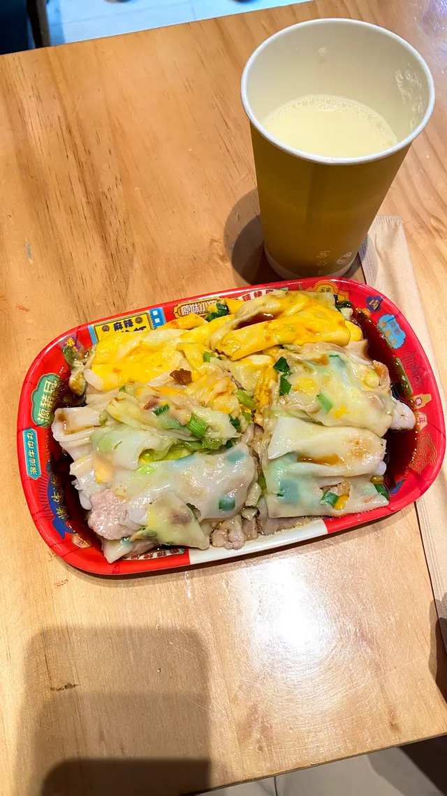 腸粉好滑，配料新鮮，醬油又唔咸，100分