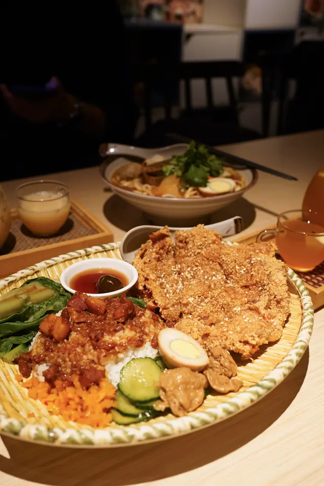 鮮梅佐豬排滷肉飯