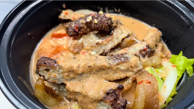 沙嗲撈金邊粉豬頸肉