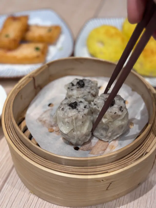 鵪鶉蛋松露燒賣