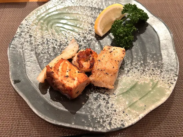 雜錦海鮮,   有三文魚, 蝦, 魷, 銀鱈魚