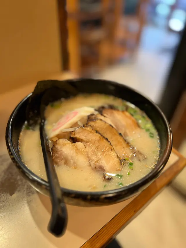 份量足, 叉燒厚, 湯底湯而不膩