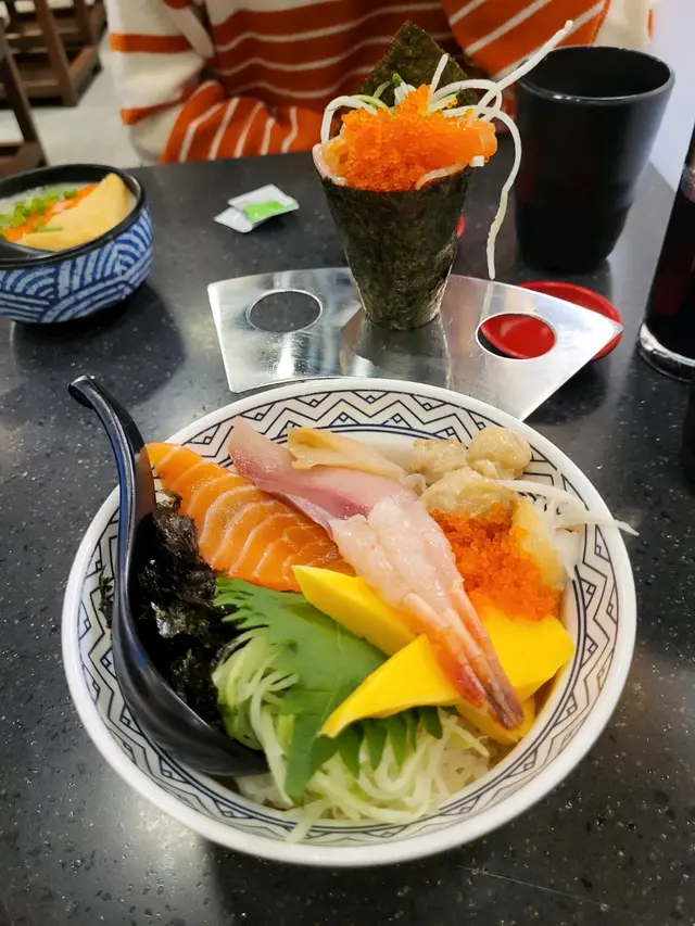 海鮮飯連三文魚手卷