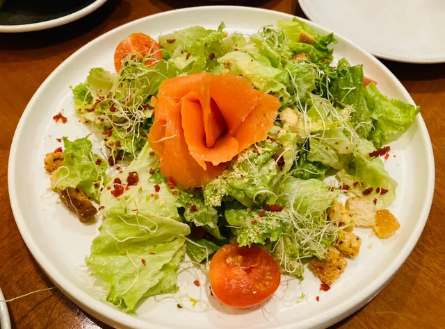 煙三文魚凱撒沙律