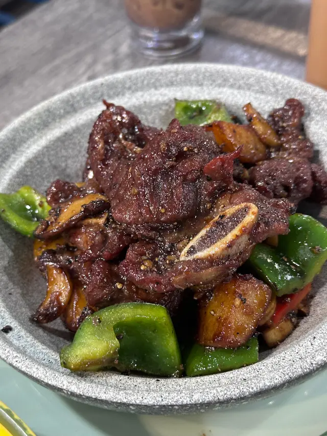 蜜椒野菌薯角牛仔骨煲