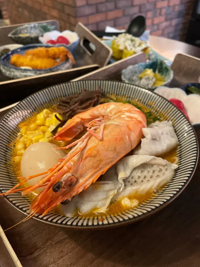 特大海蝦配招牌特濃鮮蝦湯麵