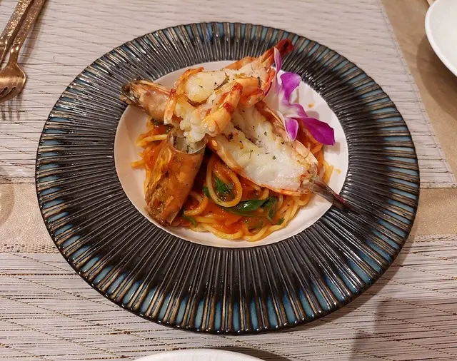 香辣蕃茄茸汁老虎大蝦意大利麵