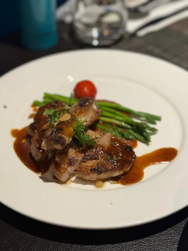 豬鞍煎都啱啱好，肉嫩仲保留肉汁，好食😋