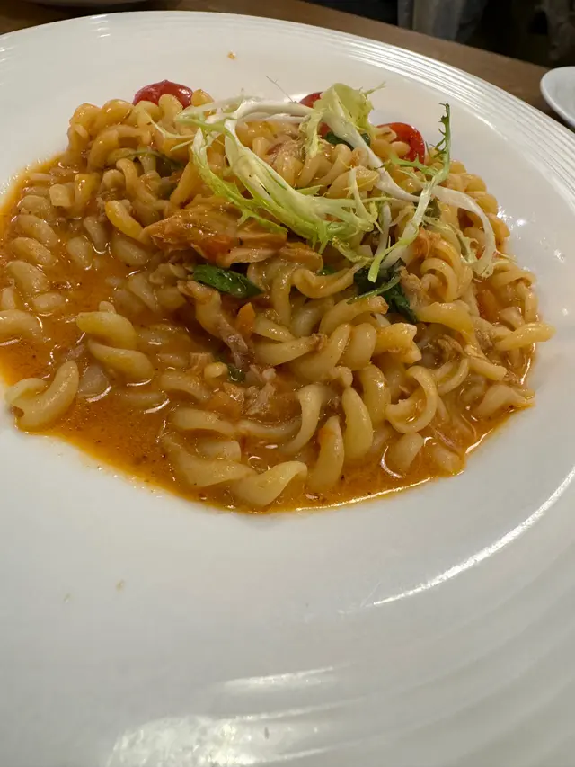 番茄奶油吞拿魚螺絲粉