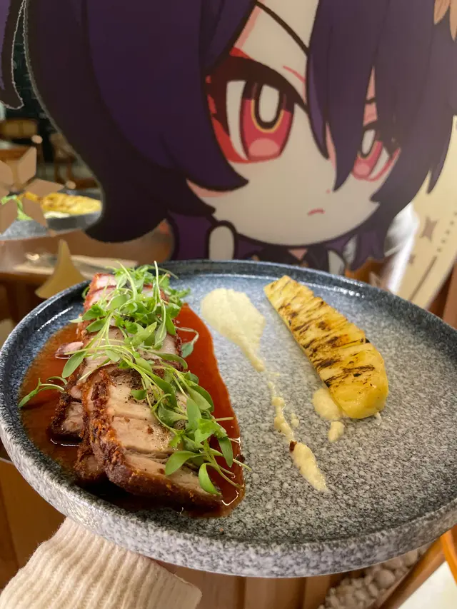 厚切慢煮唐揚豬腩肉配菠蘿蓉酸甜醬