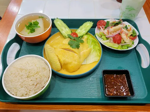 雞肉嫩滑😳湯品亦非常好味道，略嫌當日飯比較濕了點