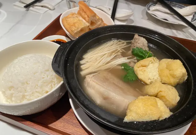 白胡椒肉骨茶配白飯