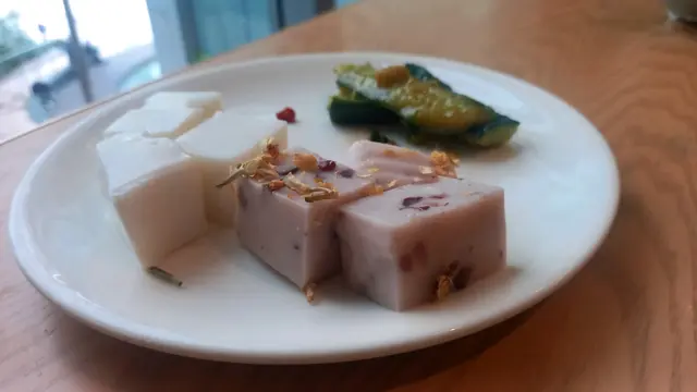 只看得上三款食品，其中桂花紅豆糕不錯