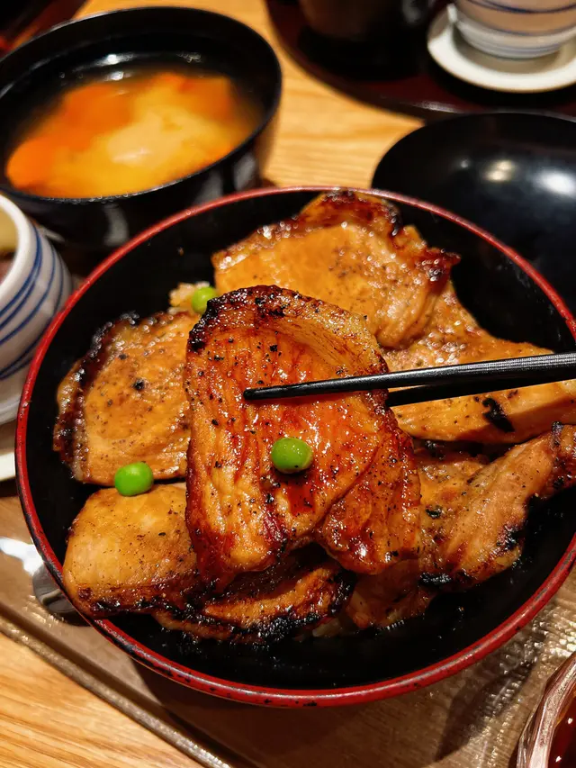 帶廣名物稀有豚肉丼 (特盛)