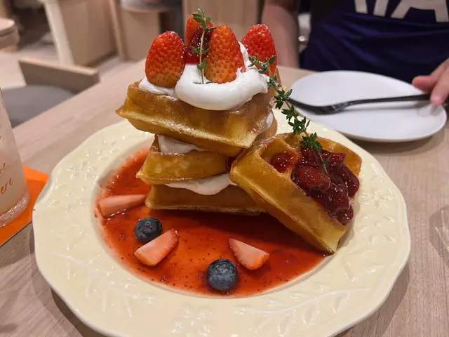 士多啤梨蜜糖窩夫