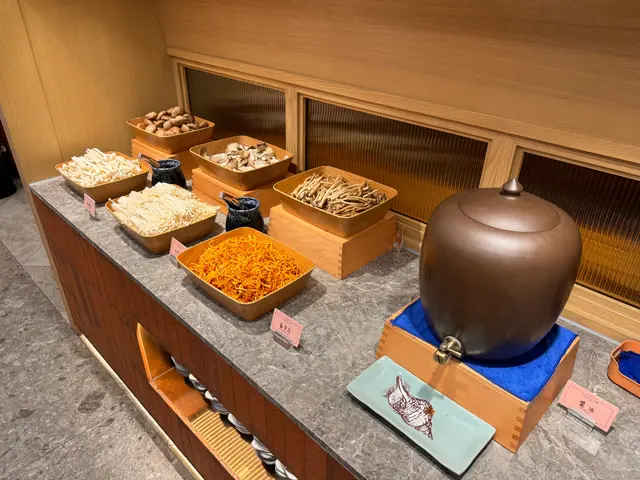 各樣菇啦,冬菇秀珍菇,茶樹菇,金菇蟲草花