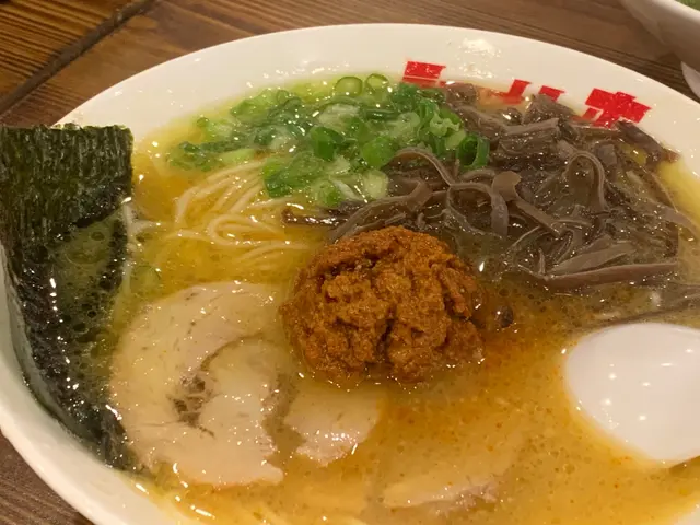 OMG 辣人們!!!請來吃~!!
不行不行❌他們的辣也真的太狂了!!
我們只弄開了 上面辣球的一半 也要喝水~夠辣!爽!!
一開始還以為沒什麼 怎知道 哇~刺呀、刺呀、刺、
(可帶你看不爽的人 來吃🤣🤣🤣說笑