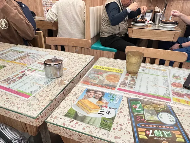 人流都好多飯枱返得好密