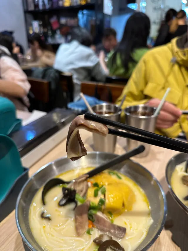 胡椒豬肚雞米線