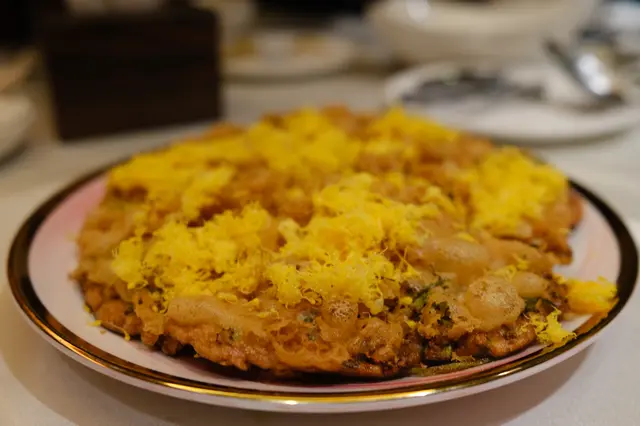 蜂巢九肚魚蠔仔煎