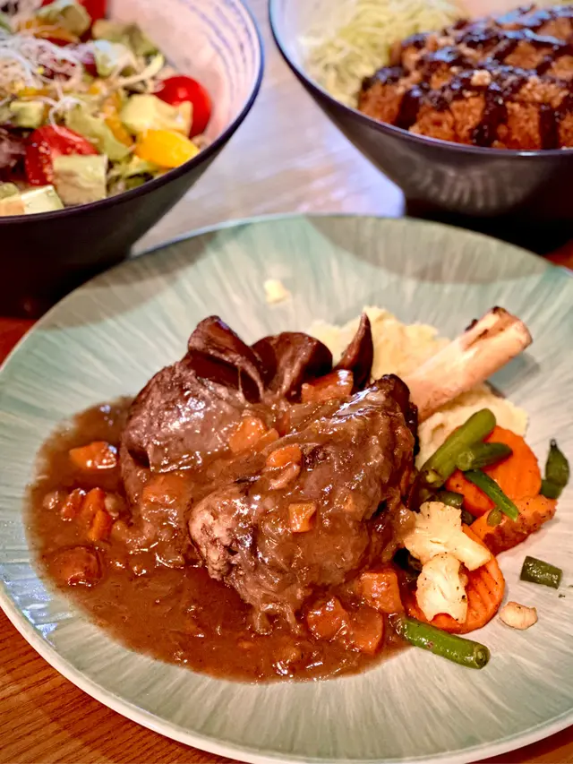 紅酒燴羊膝伴薯蓉