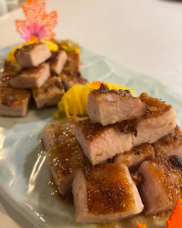 醬燒爽厚豚頰肉配柳丁汁青木瓜絲