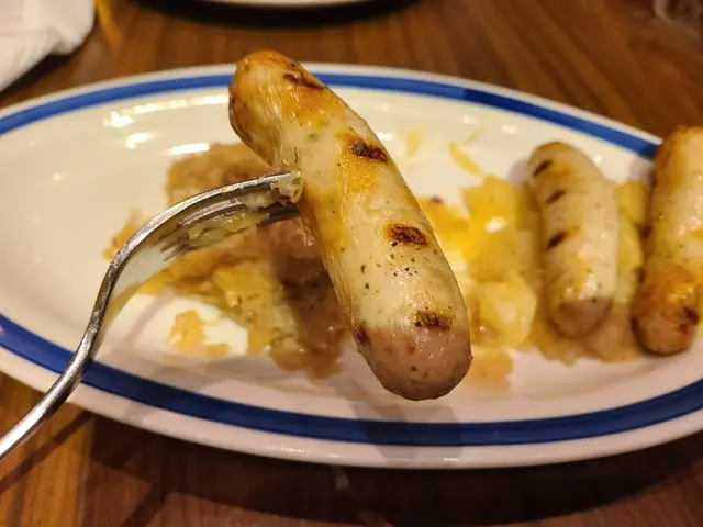 紐倫堡豬肉腸配酸椰菜