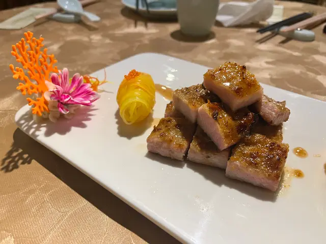 醬燒爽厚豚頰肉伴柳丁汁青木瓜絲