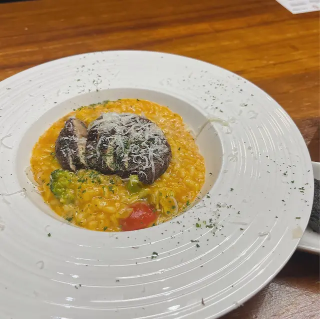 大啡菇雞肉配南瓜汁燴意大利飯